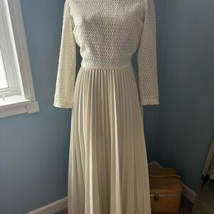 Elegant Vintage Cream Lace Maxi Dress